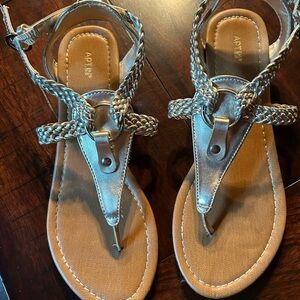Kohl's Apt.9 Gold/Tan Sandals with Braided Straps